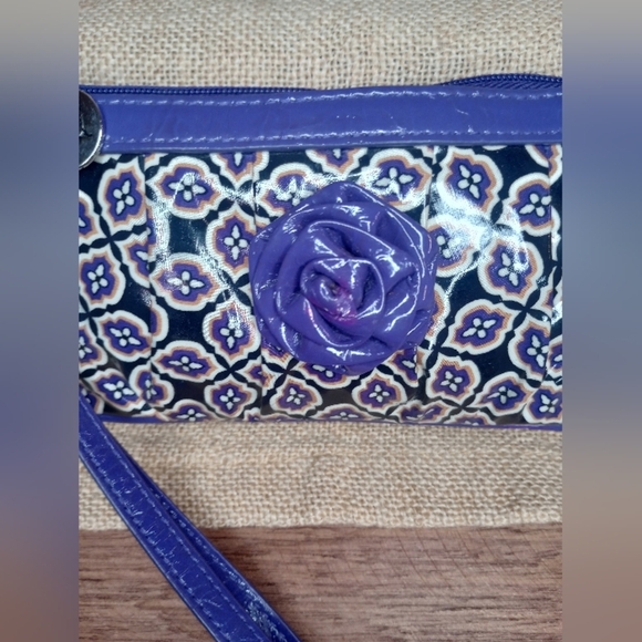 Vera Bradley FRILLS Collection Purple Zip Wristlet Simply Violet Patent Leather - Picture 4 of 9